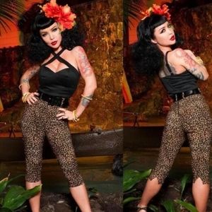DEADLY DAMES BY Micheline Pitt PUG leopard prinr CAPRIS PANTS Medium